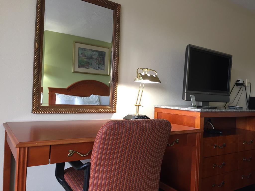 Americas Best Value Inn-Nashville/Airport South מראה חיצוני תמונה